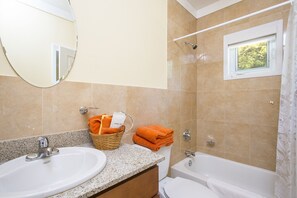 Standard Suite, 2 Bedrooms, Garden Area | Bathroom