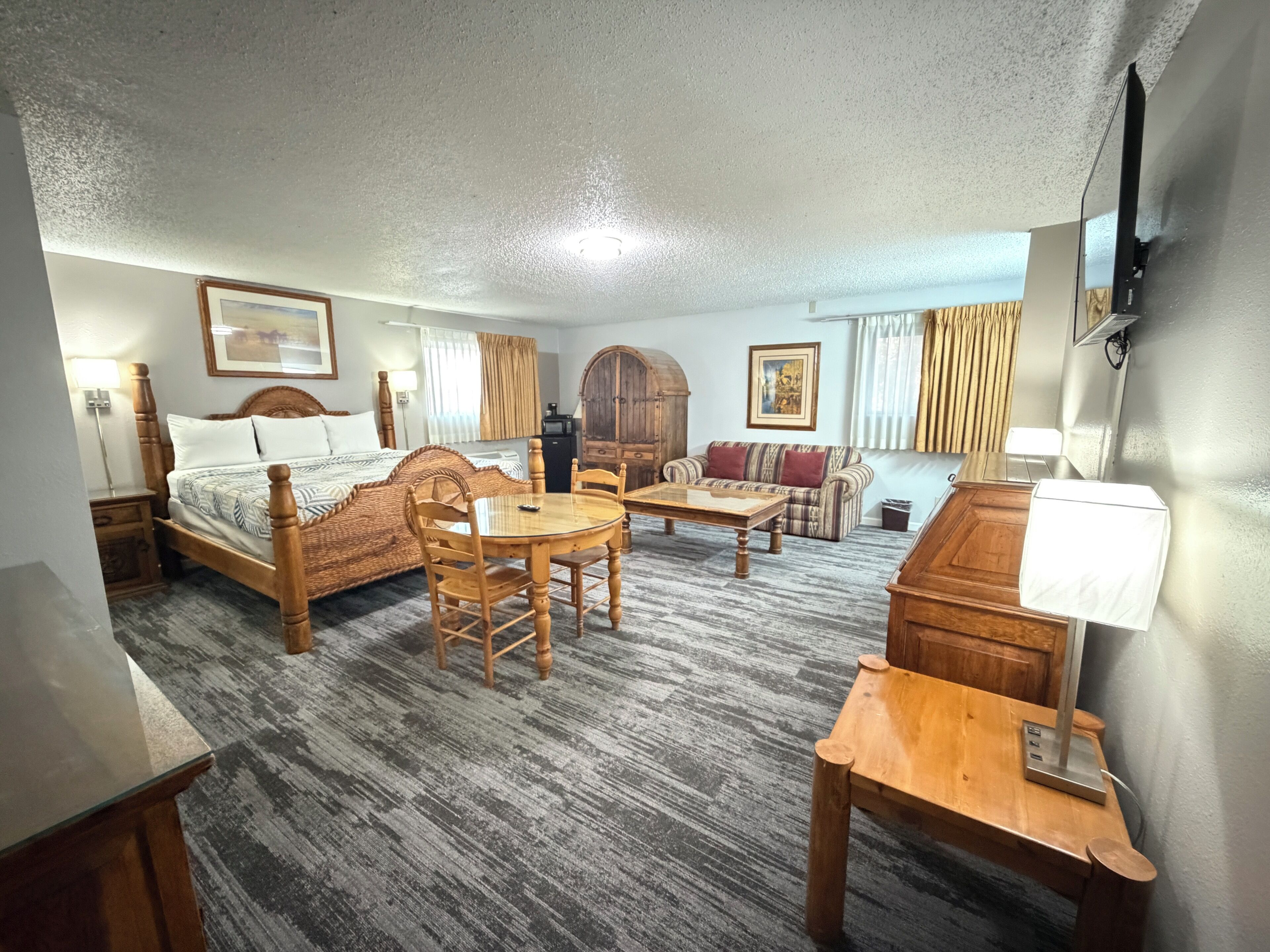 Suite, 1 kingsize-seng, ikke-røyk | Skrivebord og wi-fi (inkludert)