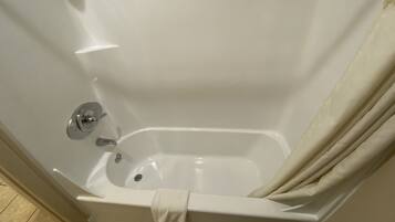 Bathtub, free toiletries, towels