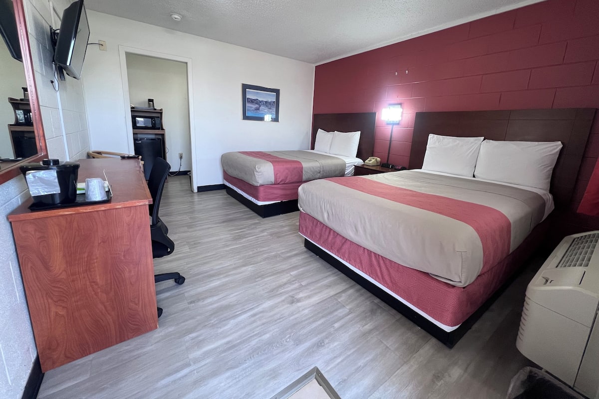 Quarto standard, 2 camas de casal, para não fumantes | Escrivaninha, Wi-Fi de cortesia