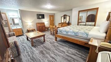 Suite, 1 Katil Raja (King), Non Smoking | Meja, Wi-fi percuma