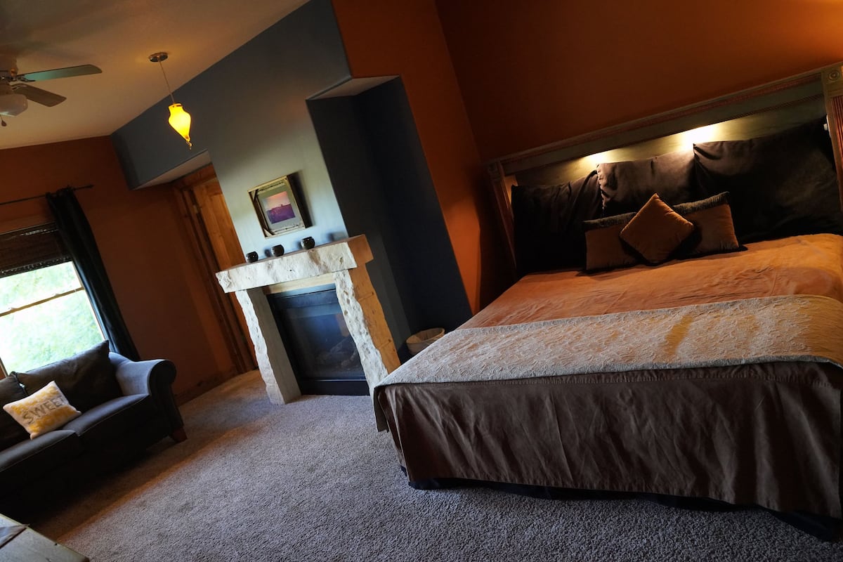 Room, Private Bathroom (Postrock Room) | Individually decorated, individually furnished, iron/ironing board