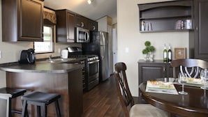 Standard Cottage, Multiple Beds, Non Smoking | Private kitchen - Bellmere Winds Resort (Otonabee-South Monaghan)