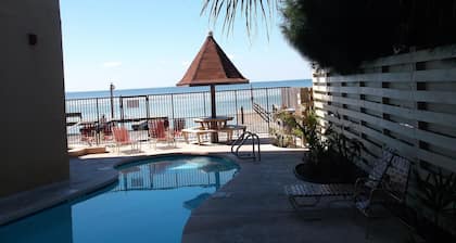 Galleon Bay by SPI Seascape