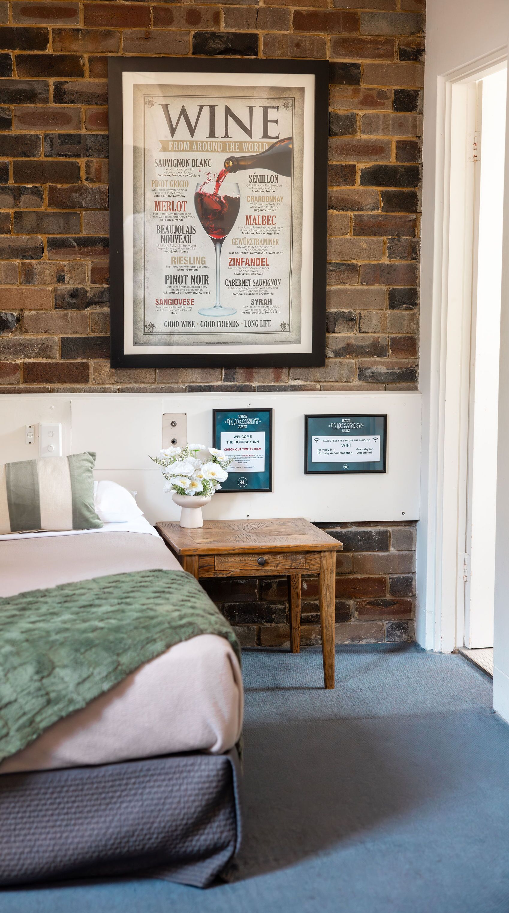 واي فاي مجانًا وملاءات أسرّة