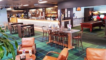 3 bars/lounges