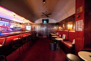 3 Bars/Lounges