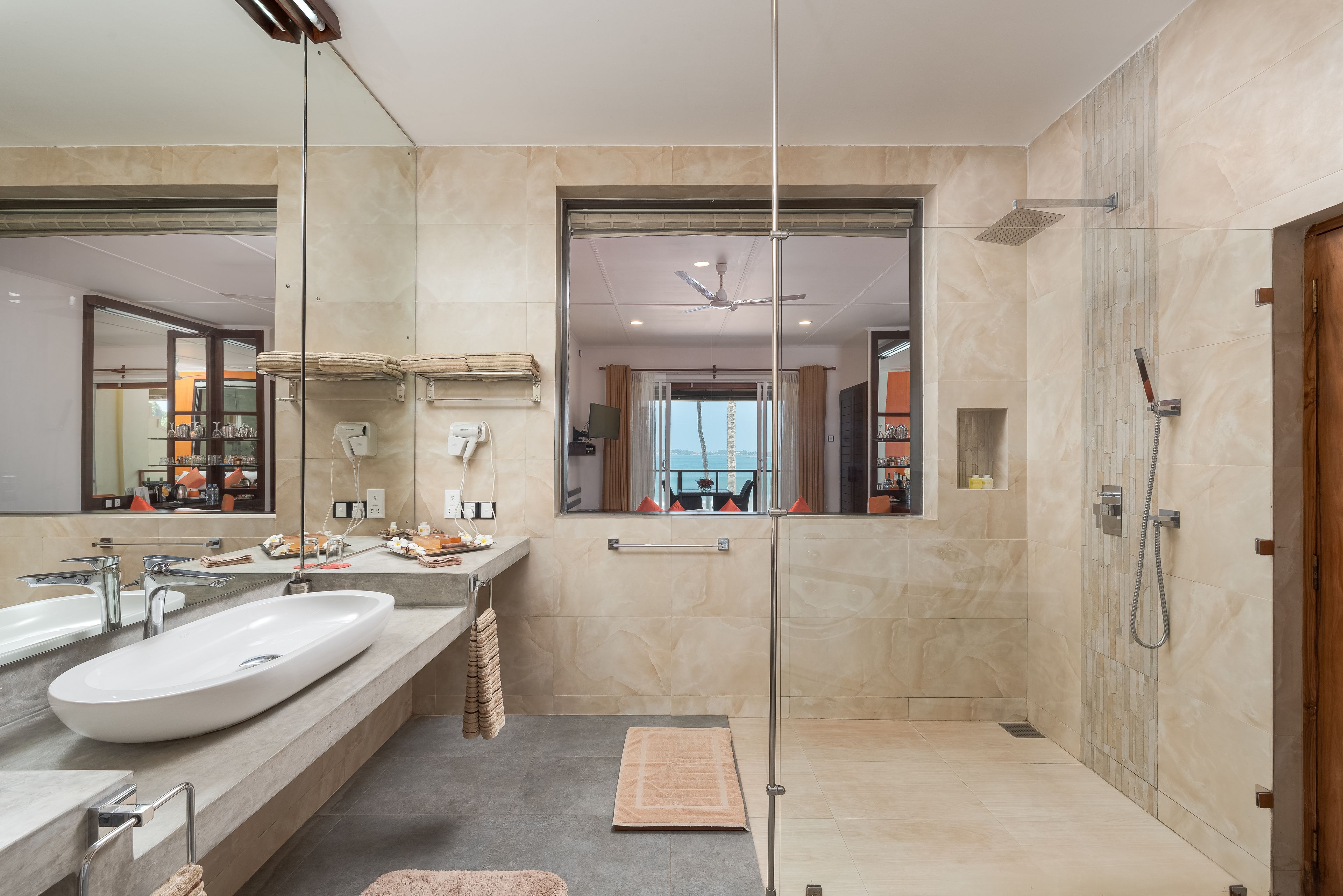 deluxe room with private jacuzzi and sea view | bathroom | free toiletries, hair dryer, bathrobes, bidet