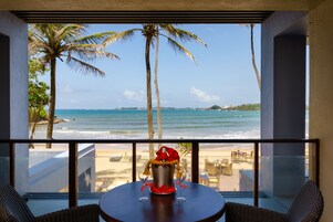 DELUXE ROOM WITH PRIVATE JACUZZI AND SEA VIEW | Beach/ocean view