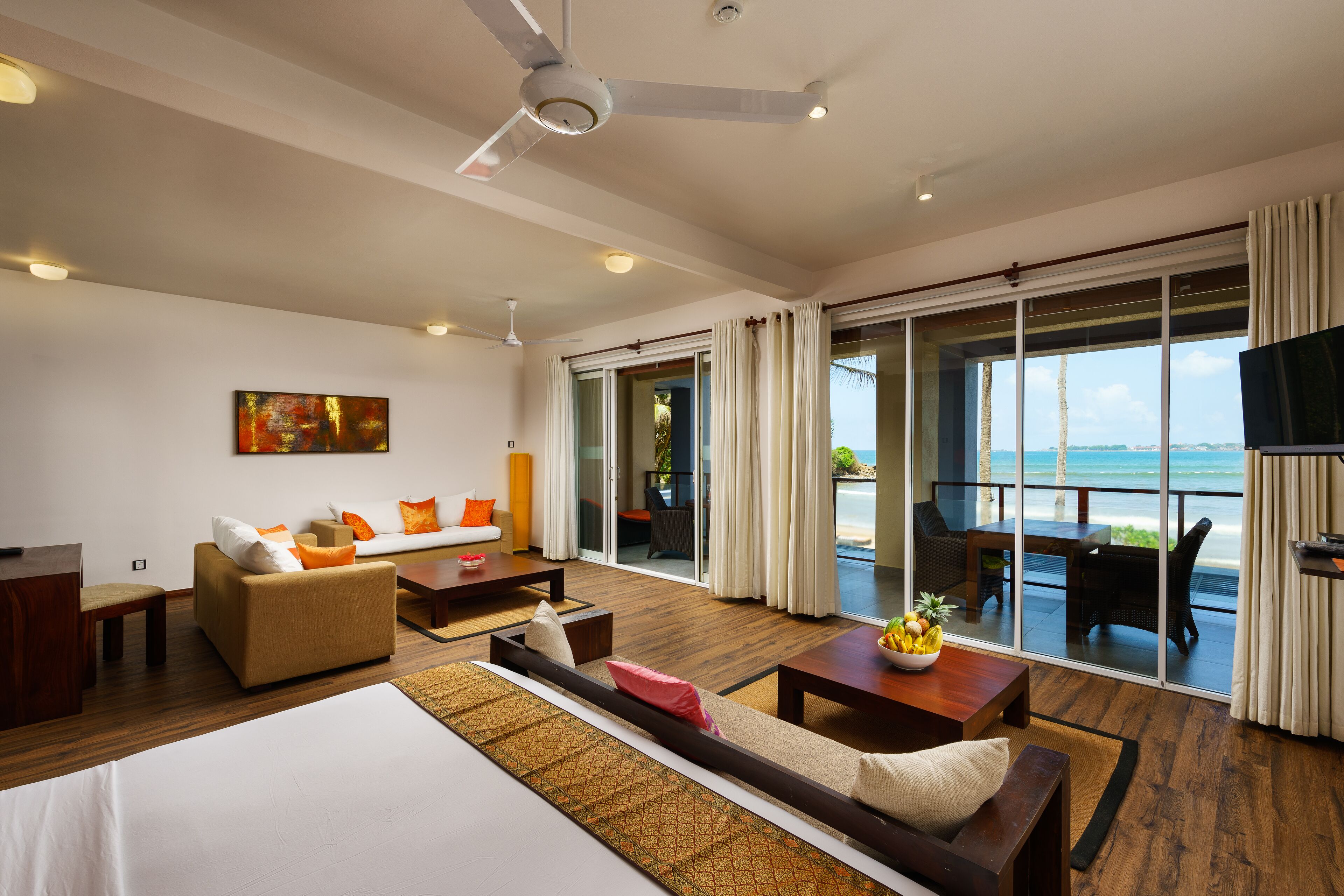 OCEAN SUITE WITH PRIVATE JACUZZI AND SEA VIEW | Minibar, in-room safe, desk, soundproofing