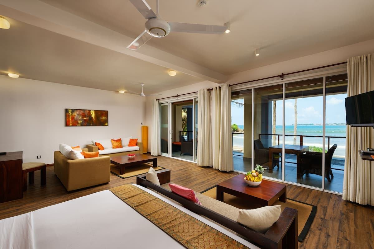 ocean suite with private jacuzzi and sea view | minibar, in-room safe, desk, soundproofing