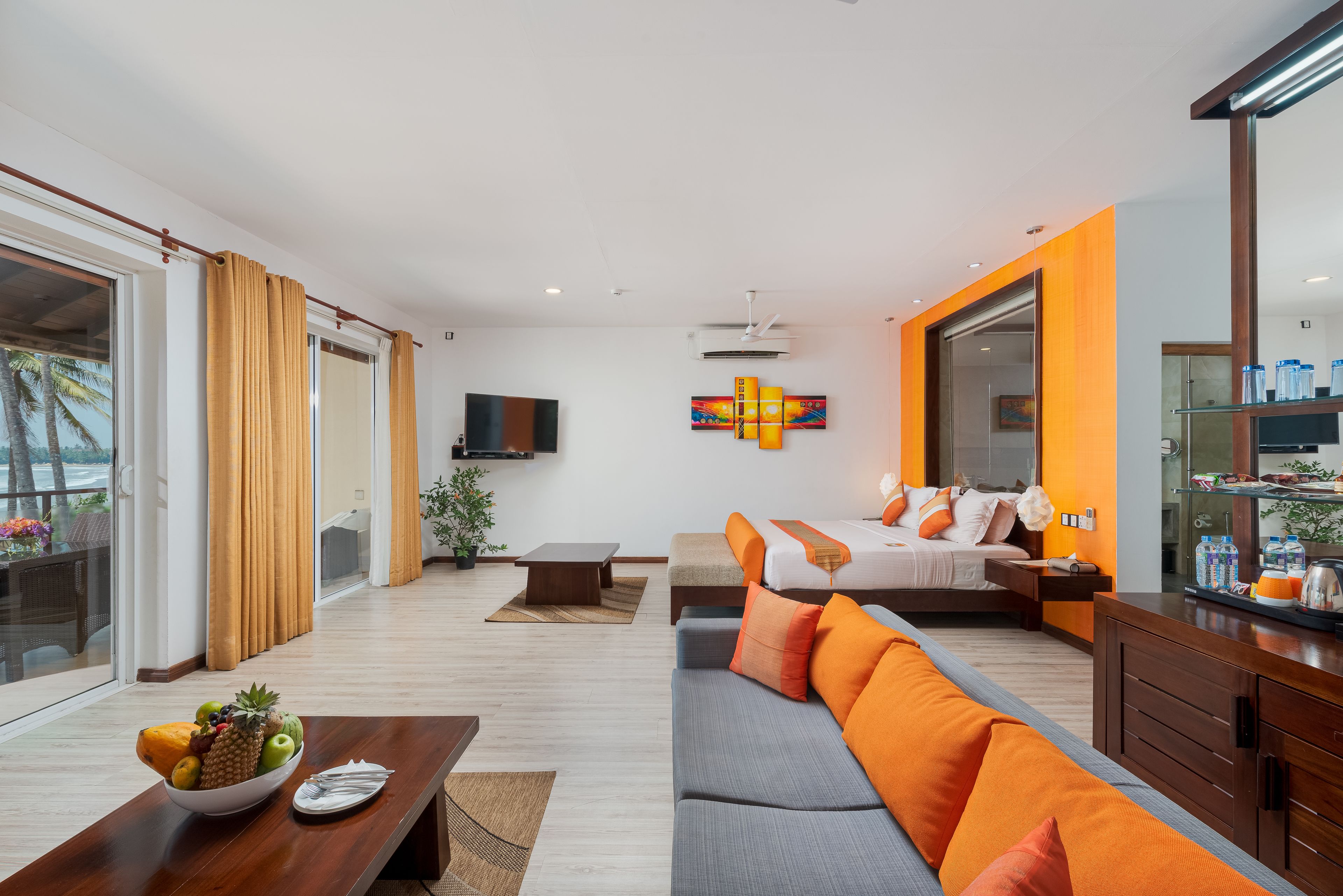 privilege suite with private jacuzzi and sea view | minibar, in-room safe, desk, soundproofing