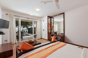 DELUXE ROOM PLUNGE POOL WITH PRIVATE JACUZZI AND SEA VIEW | View from room