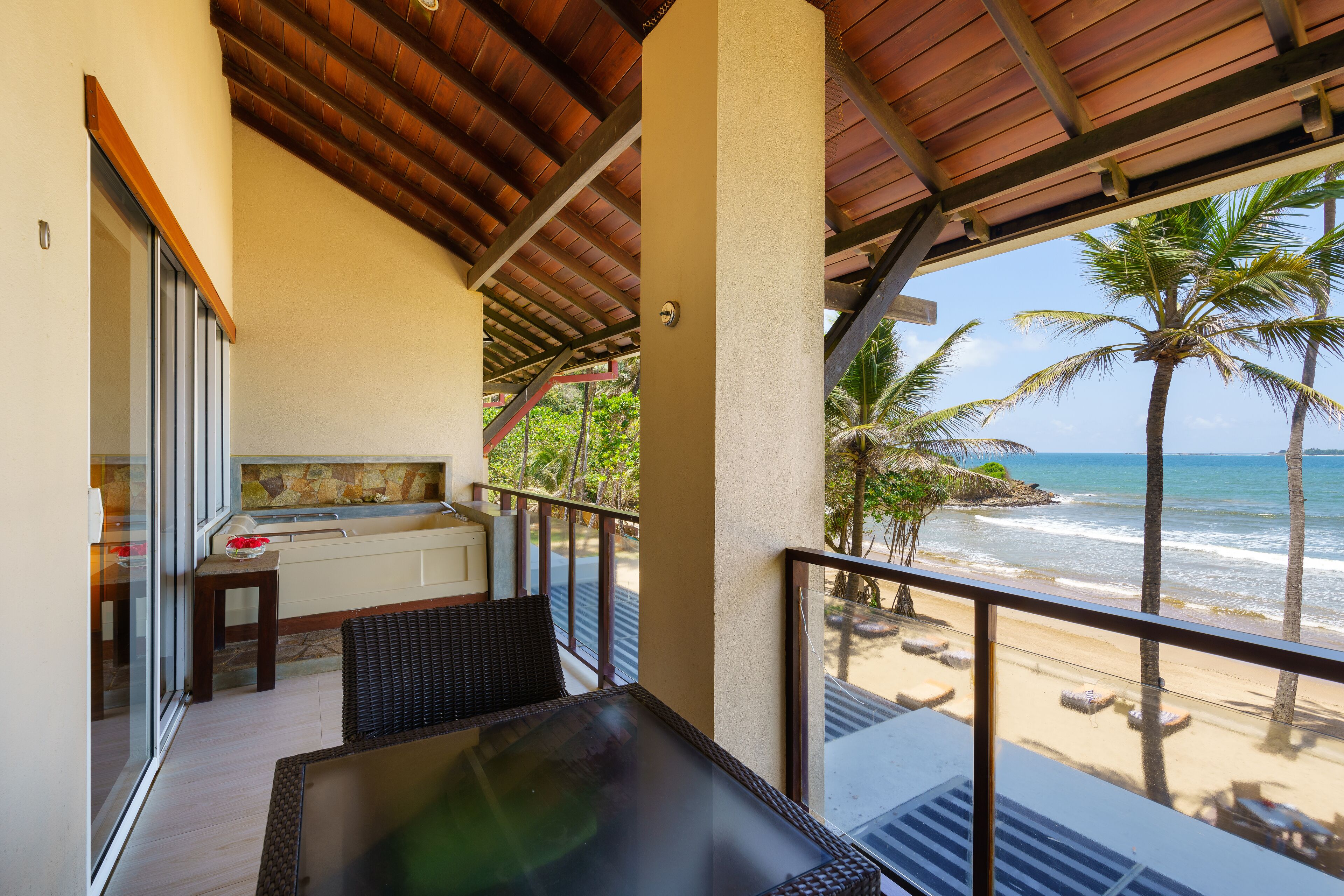 PRIVILEGE SUITE WITH PRIVATE JACUZZI AND SEA VIEW | Minibar, in-room safe, desk, soundproofing