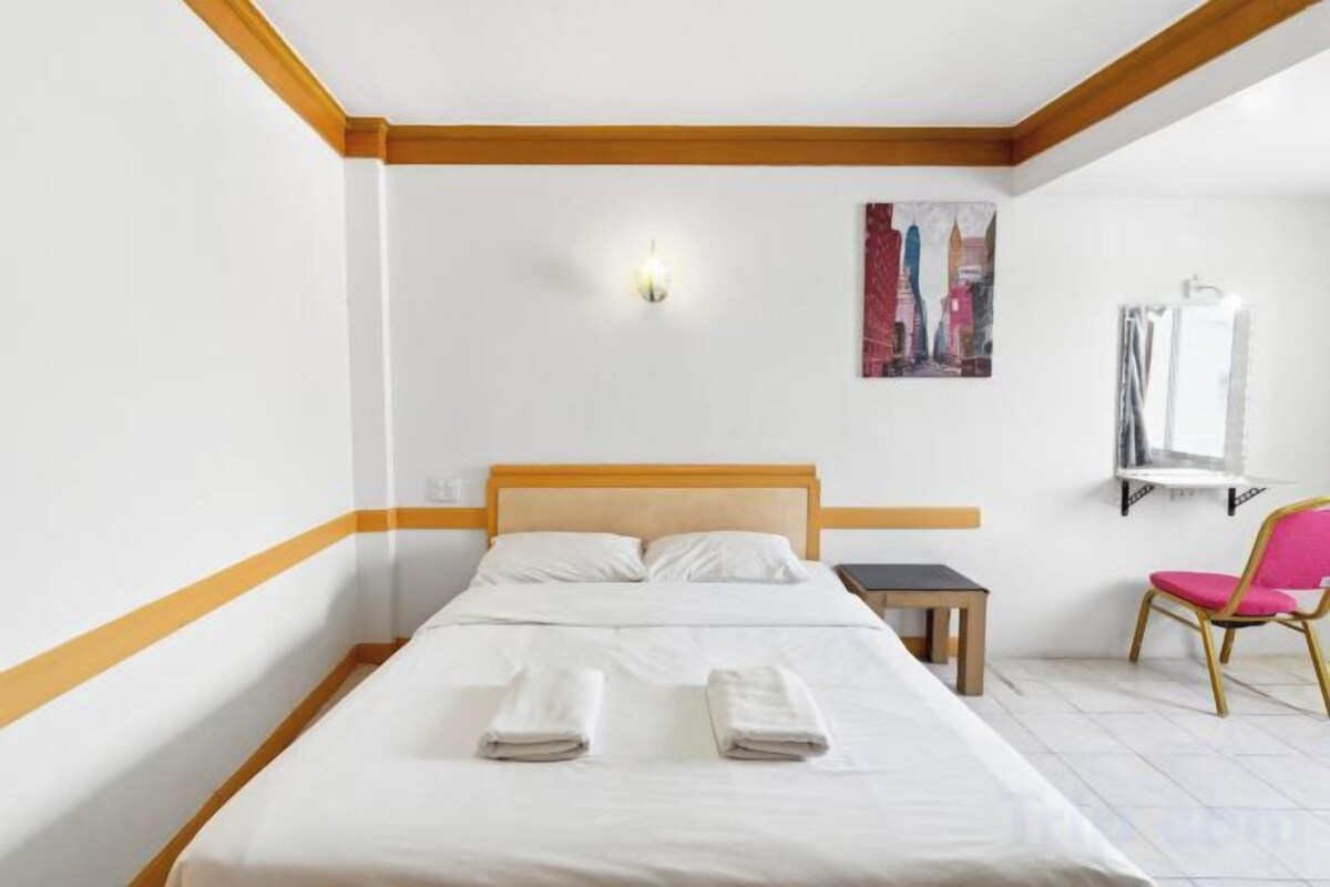 Desk, free WiFi, bed sheets