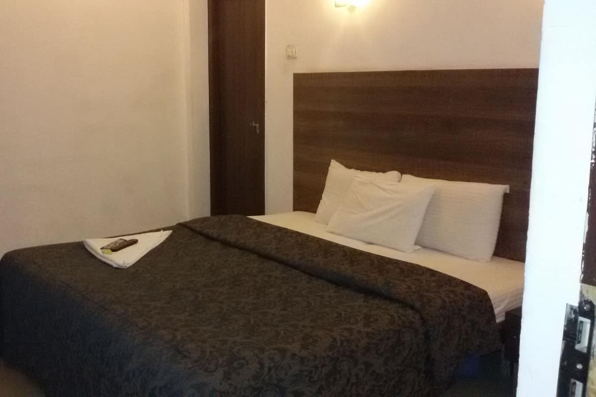 Executive Double or Twin Room, 1 Double Bed, City View | Desk, soundproofing, free WiFi