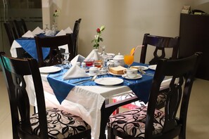 Breakfast buffet - Hotel Dhaka Garden Inn (Dhaka)