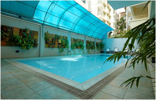 Outdoor pool, open 10:00 AM to 10:00 PM, pool loungers