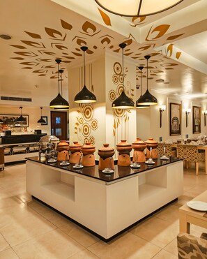 Restaurant - Royal Park Residence Hotel (Dhaka)