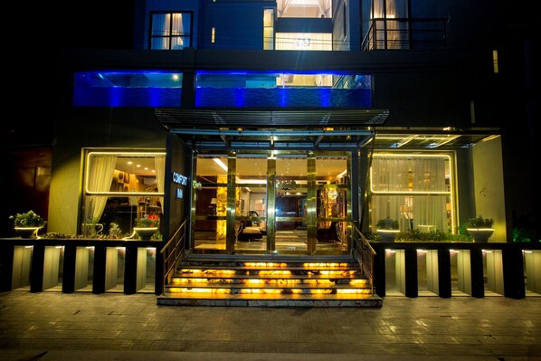 Fasade – kveld/natt