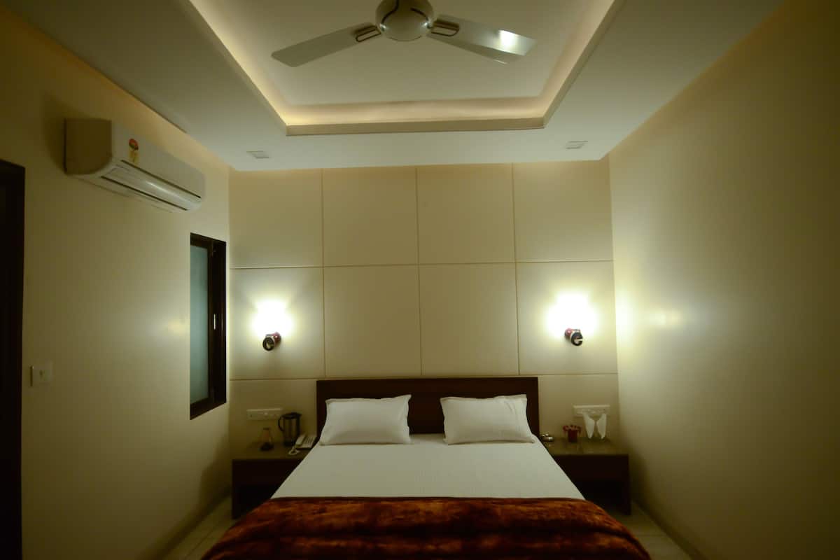 Quarto luxo, 1 quarto | Cofres nos quartos, escrivaninha, cortinas blackout