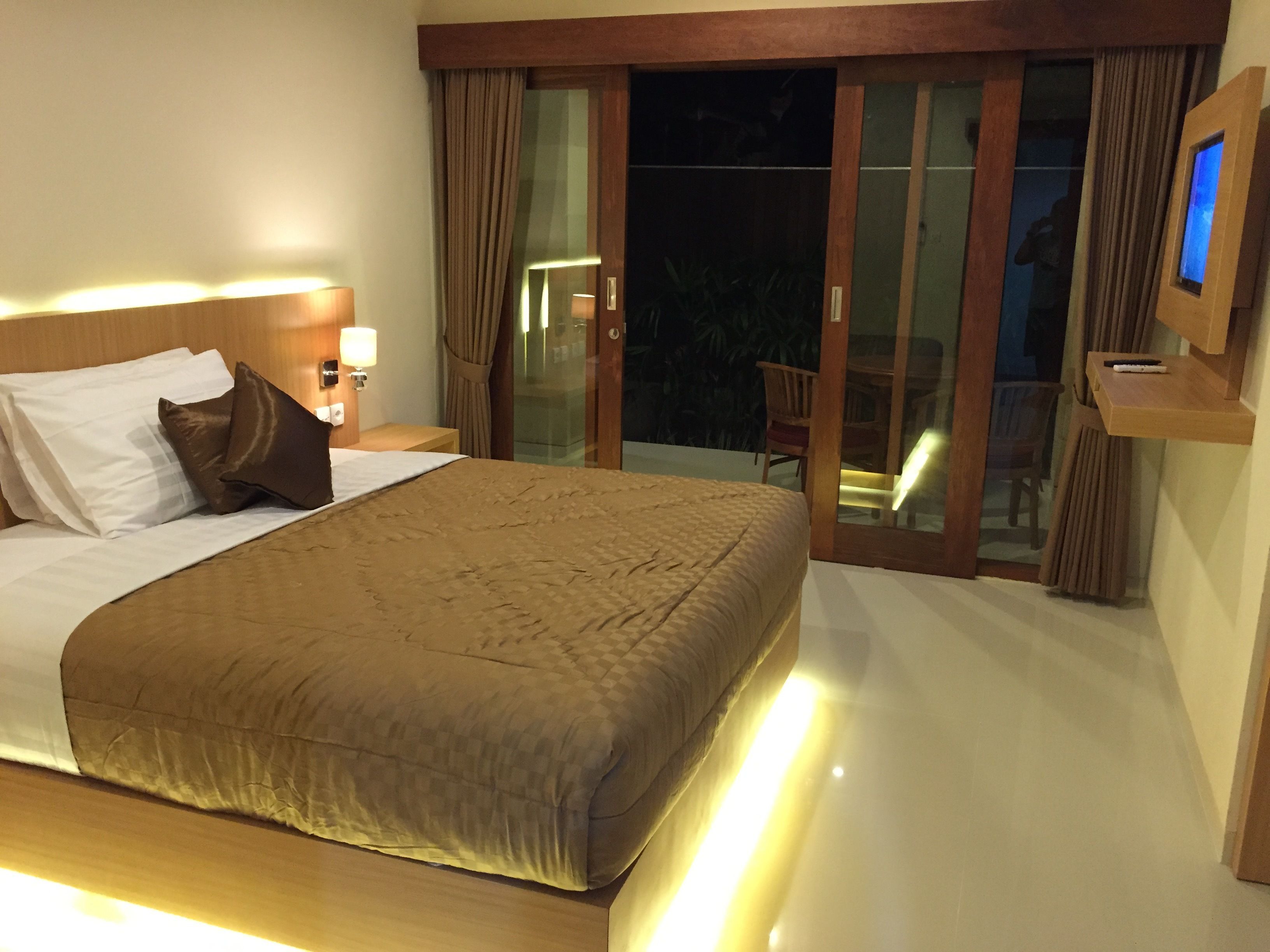 Deluxe Room | Desk, laptop workspace, rollaway beds, free WiFi