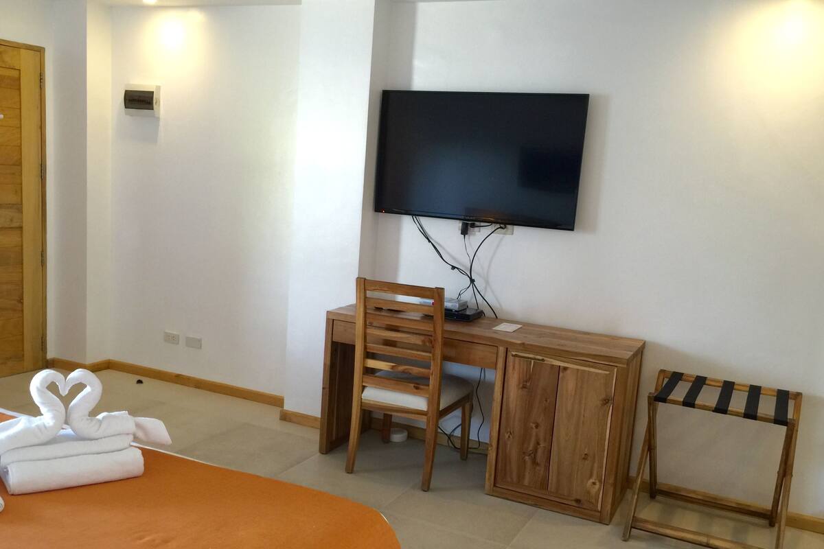 ห้องพัก, ริมทะเล | เครื่องนอนระดับพรีเมียม, มินิบาร์, ตู้นิรภัยในห้องพัก, โต๊ะทำงาน