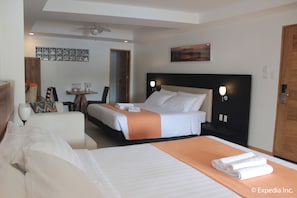 Premium bedding, minibar, in-room safe, desk - Mangrove Resort Hotel (Olongapo)