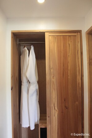 Room, Beachfront (1 King and 1 Queen Bed) | Room amenity