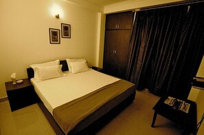 Premium bedding, minibar, rollaway beds, free WiFi