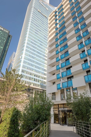 Front of property – evening/night - Fraser Suites Harmonie Paris La Défense (Courbevoie)