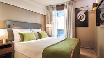 Deluxe suite, 1 slaapkamer | 1 slaapkamer, luxe beddengoed, een kluis op de kamer, een bureau