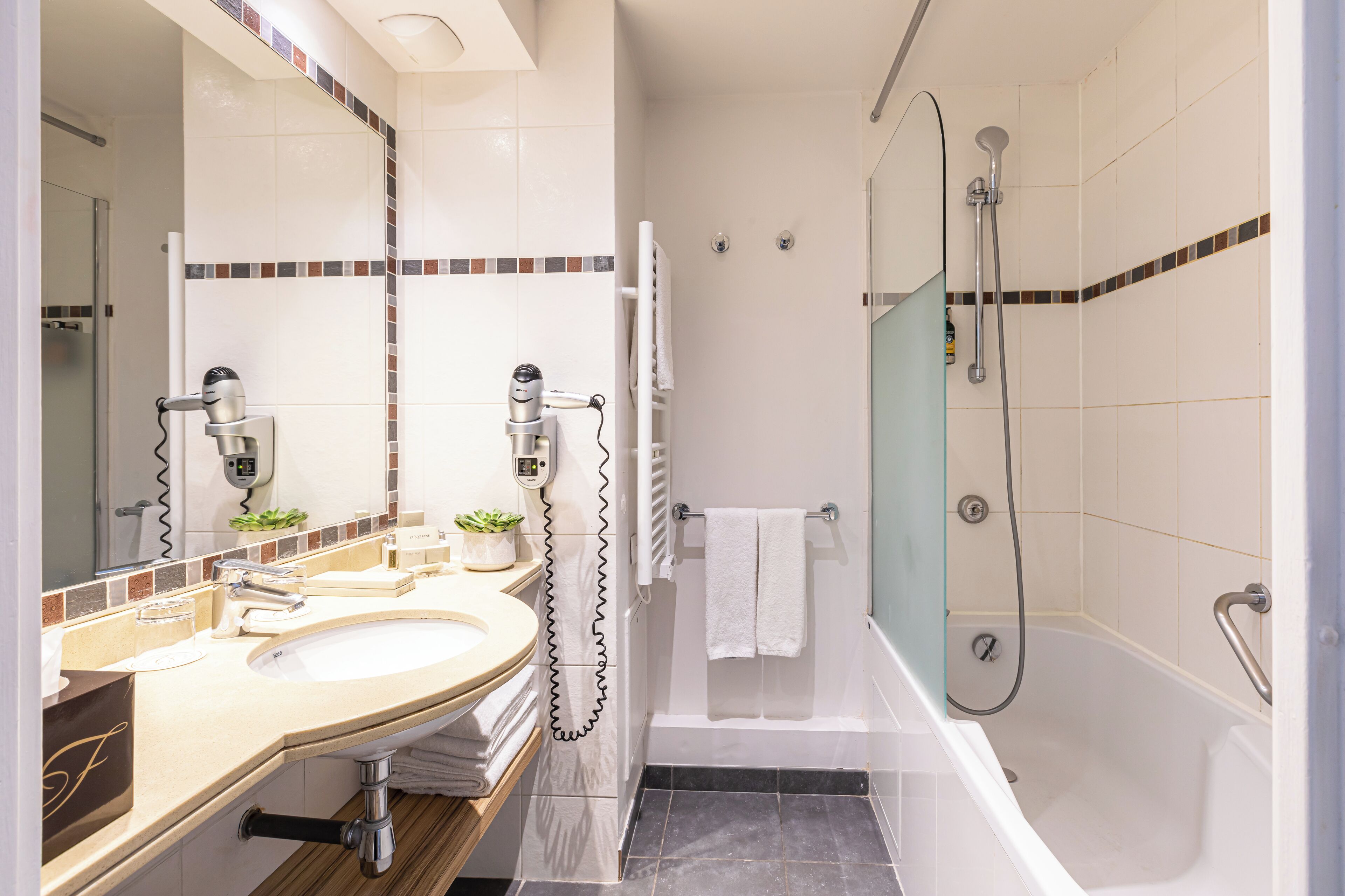 Executive Suite, 1 Bedroom | Bathroom | Combined shower/tub, free toiletries, hair dryer, slippers