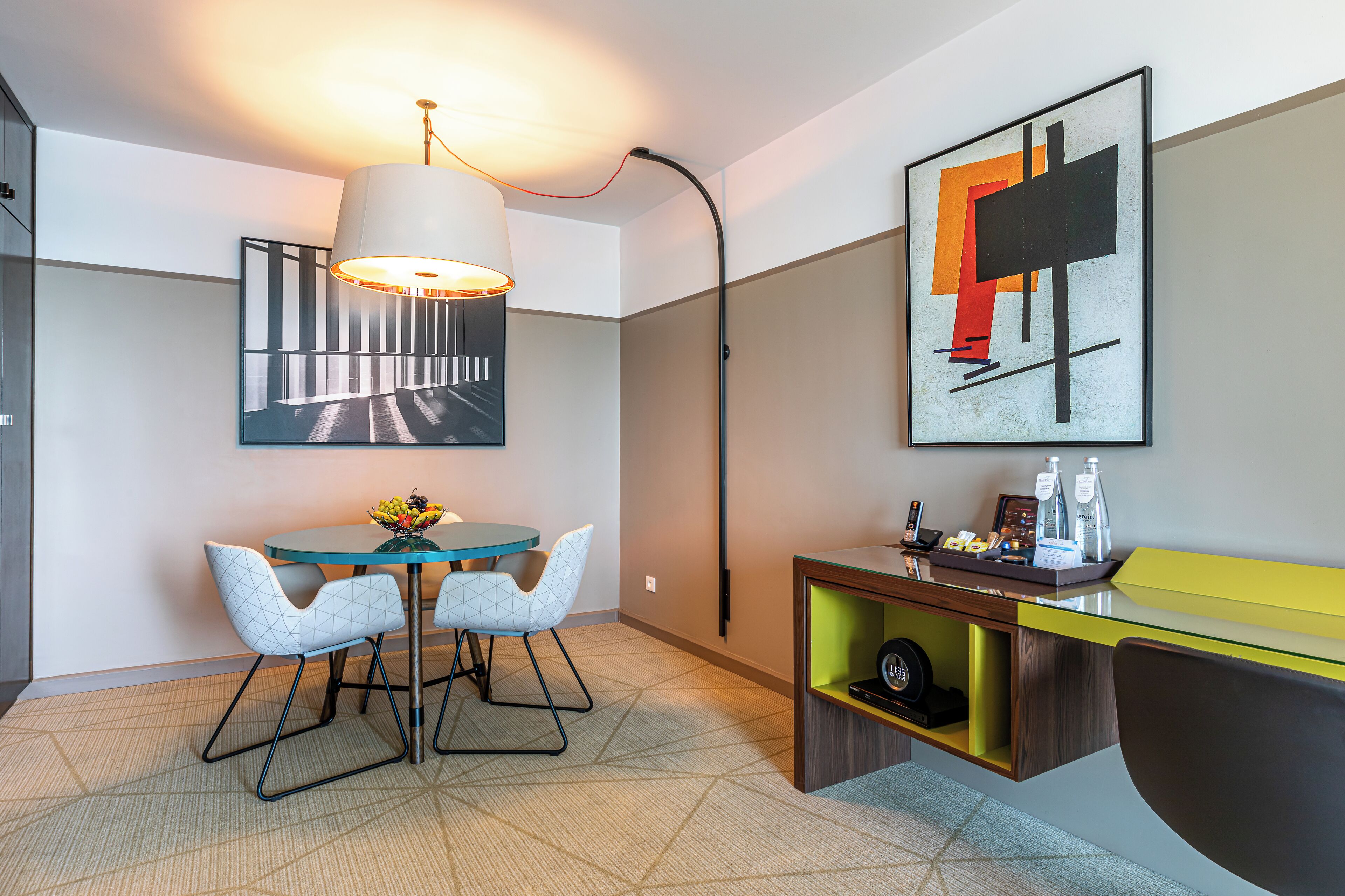 Executive Suite, 1 Bedroom | Living area