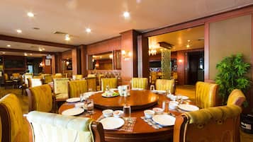 Breakfast, lunch, dinner served; Thai cuisine