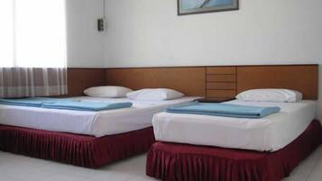 Deluxe Triple Room | Desk, WiFi