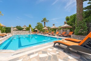 Outdoor pool - Elefteria Apartments (Rhodes)