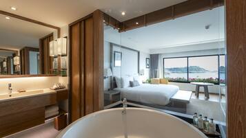 Royal Ocean View Suite | Deep-soaking bathtub