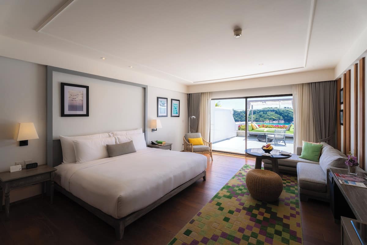Grand Ocean View Room | Premium bedding, in-room safe, laptop workspace, blackout drapes