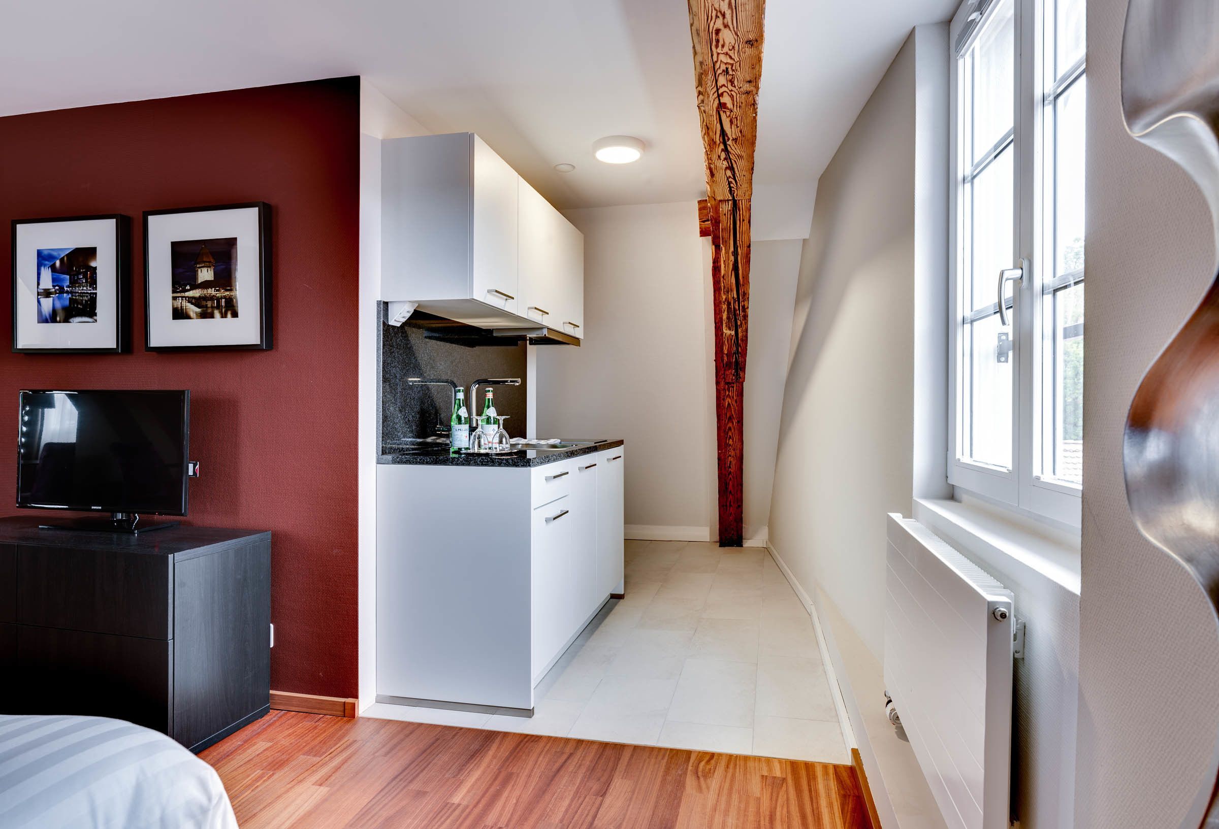 XJunior Suite, Non Smoking, Kitchenette  | Private kitchenette | Electric kettle