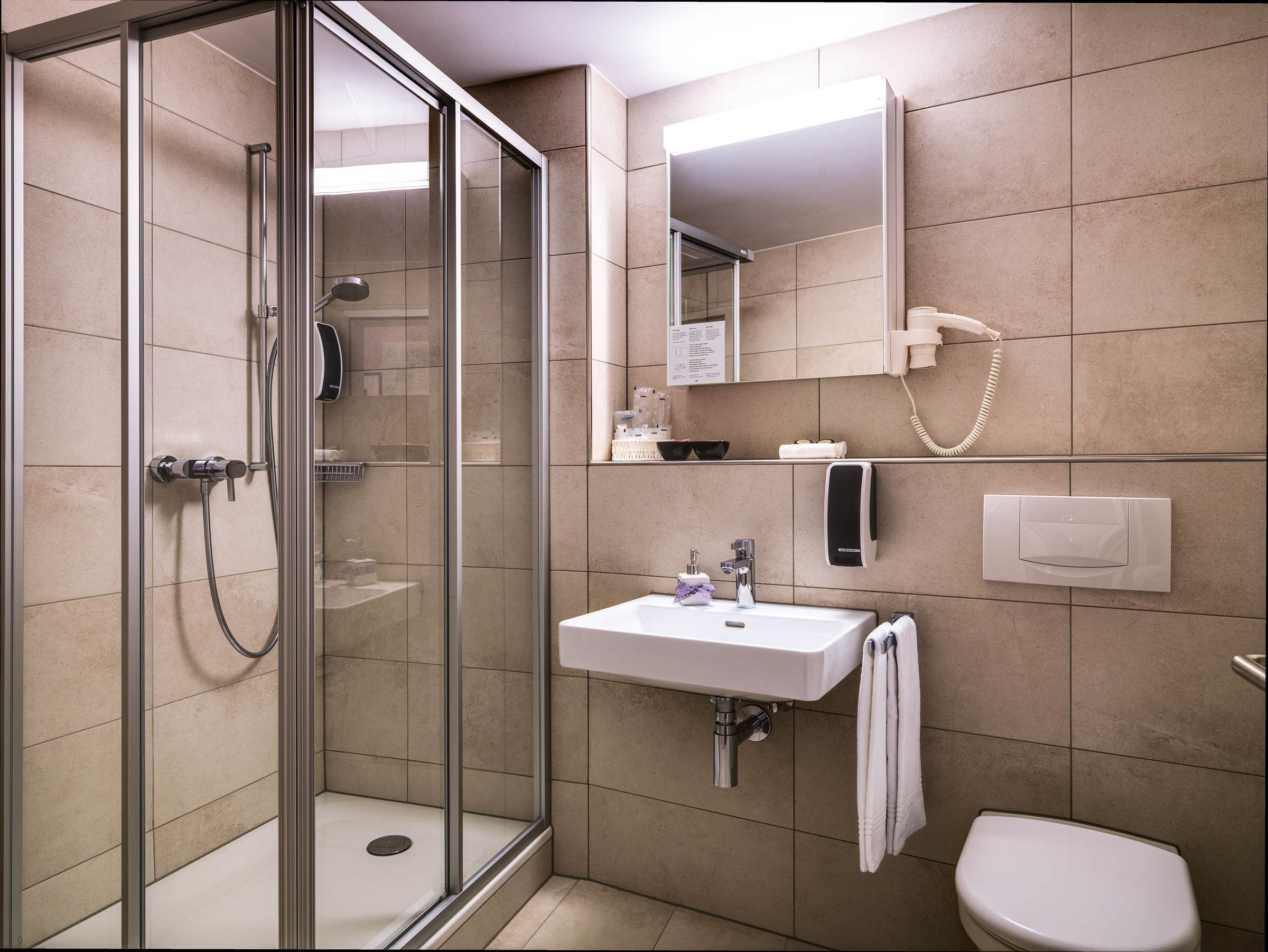 Shower, free toiletries