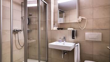 Shower, free toiletries