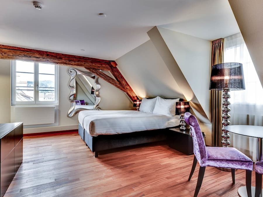 XJunior Suite, Non Smoking, Kitchenette | Escrivaninha, cortinas blackout, berços (sobretaxa)