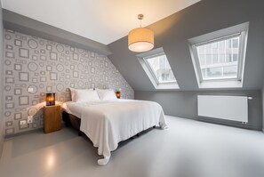 Leilighet, 2 soverom, terrasse | Sengetøy av topp kvalitet, skrivebord og strykejern/-brett