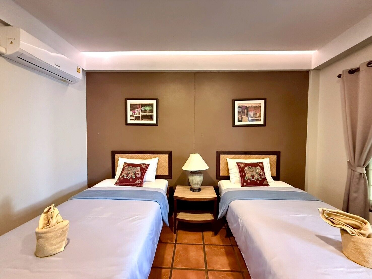 Twin Room | Desk, blackout curtains, free WiFi, bed sheets