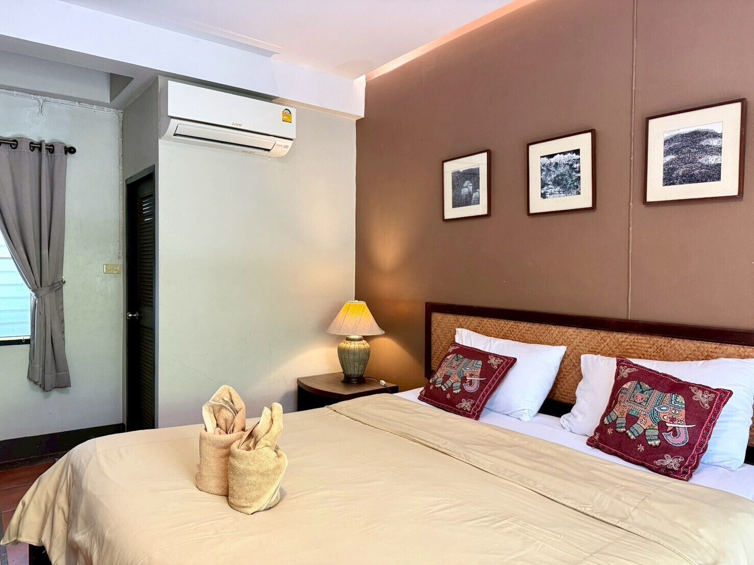 Habitación doble | Escritorio, cortinas opacas, wifi gratis y ropa de cama