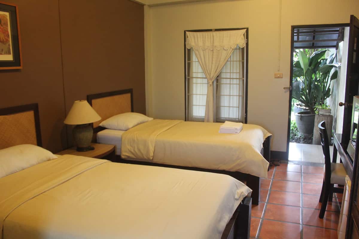 Deluxe Twin Room | Meja kerja dan Wi-Fi gratis