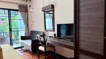 Bureau, rideaux occultants, Wi-Fi gratuit, draps fournis