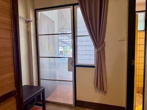 Twin Room | Desk, blackout drapes, free WiFi, bed sheets - Baan Warabordee Hotel (Chiang Rai)