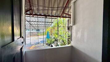 Twin Room | Desk, blackout curtains, free WiFi, bed sheets